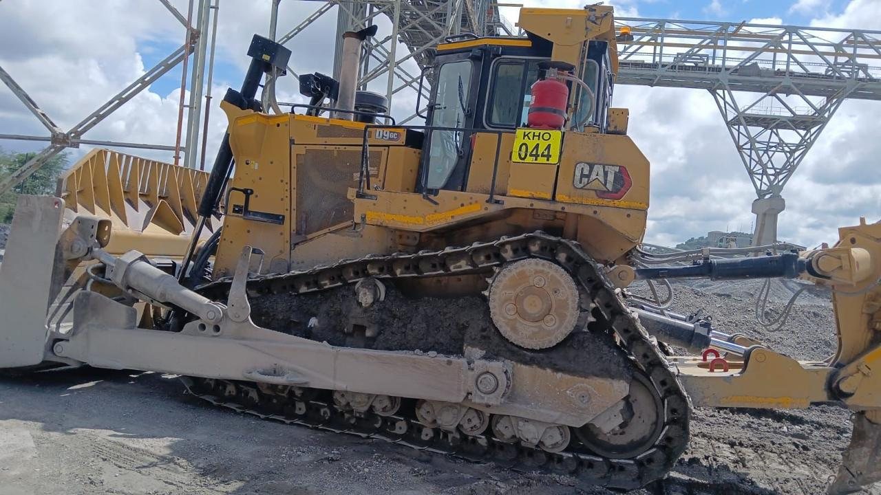 Cat dozer on site